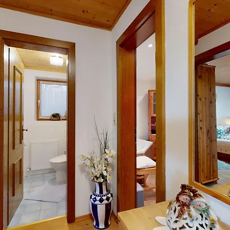 Weinberg Apartment *